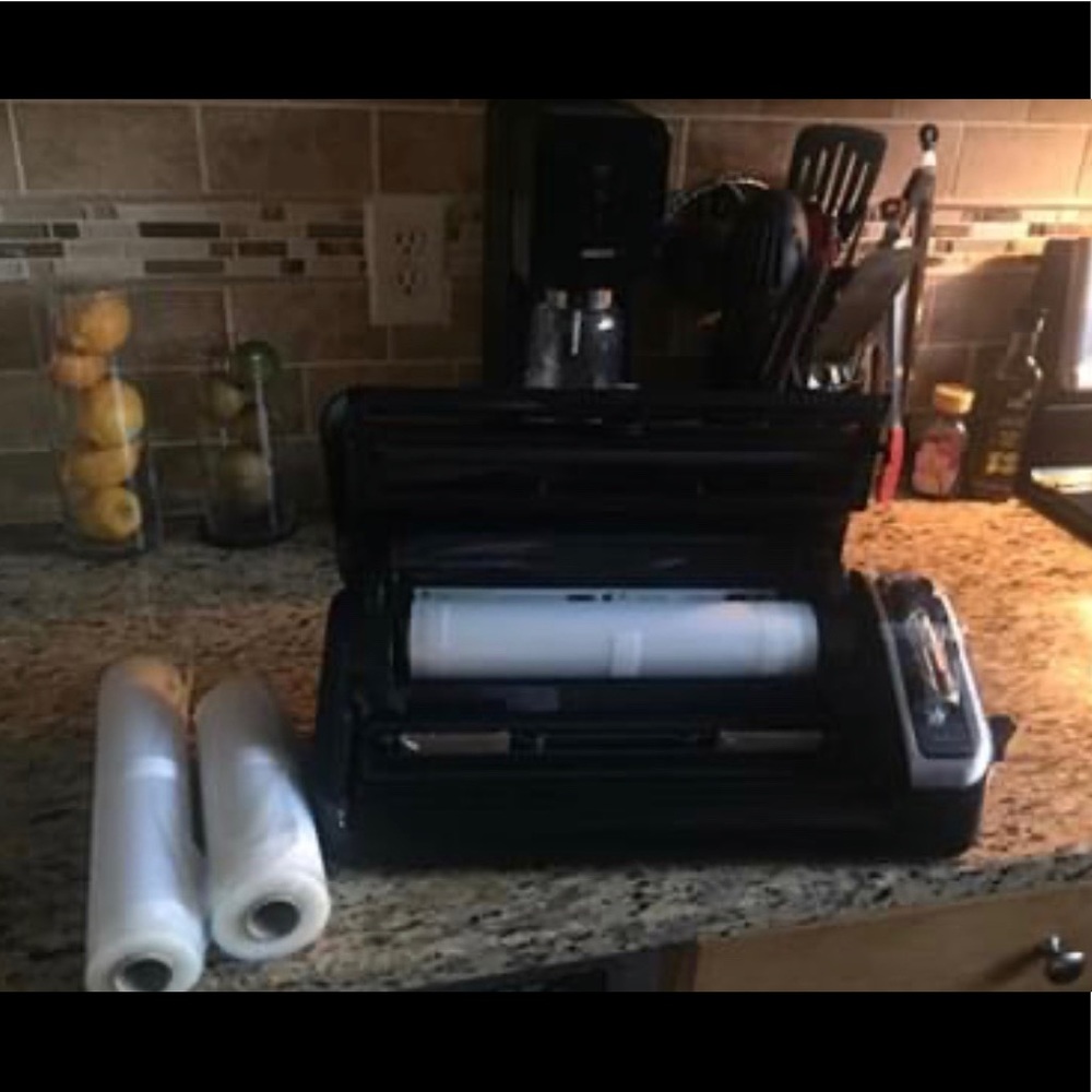 COPY - Food Saver BNWOB: Pet free/ Smoke Free home